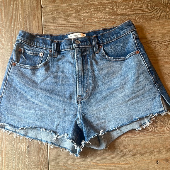 Abercrombie & Fitch The Mom Hi-rise Shorts - Picture 1 of 4